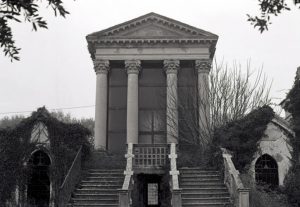 Il tempietto del vecchio cimitero napoleonico
