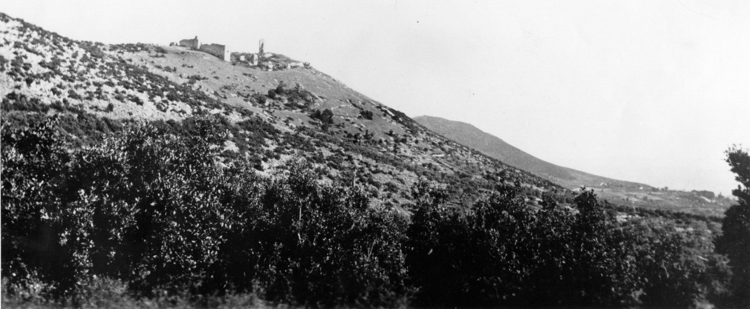 Il Castello di Guardea Vecchia in una foto degli anni 40
